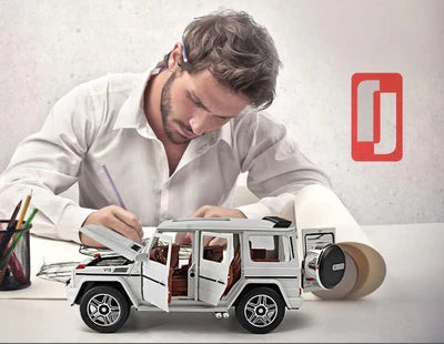 MERCEDES BENZ G-Class 1:24 Die-Cast Metal Collectible Car with Opening Doors and Bonnet