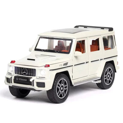 MERCEDES BENZ G-Class 1:24 Die-Cast Metal Collectible Car with Opening Doors and Bonnet