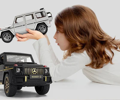 MERCEDES BENZ G-Class 1:24 Die-Cast Metal Collectible Car with Opening Doors and Bonnet