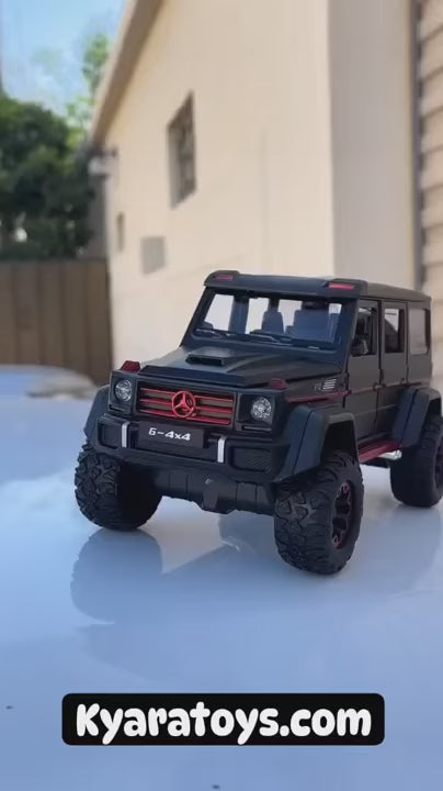 MERCEDES AMG G500 1:24 Die-Cast Metal Collectible Car with Opening Doors and Bonnet