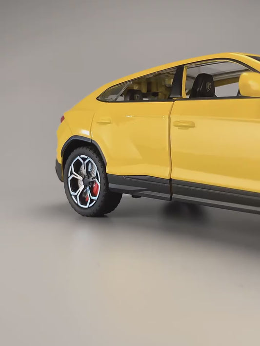 LAMBORGHINI URUS 1:24 1:24 Die-Cast Metal Collectible Car with Opening Doors and Bonnet